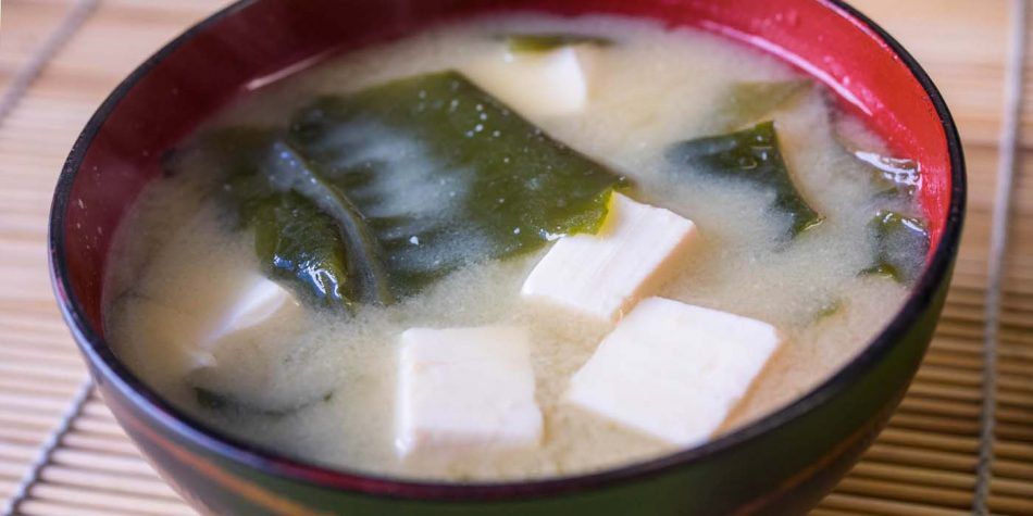 Sopa de Miso con tofu y algas
