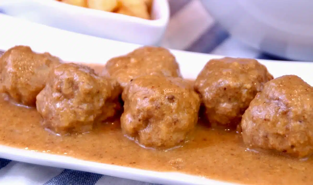 Albondigas de ternera en salsa de almendras y jamon recetas