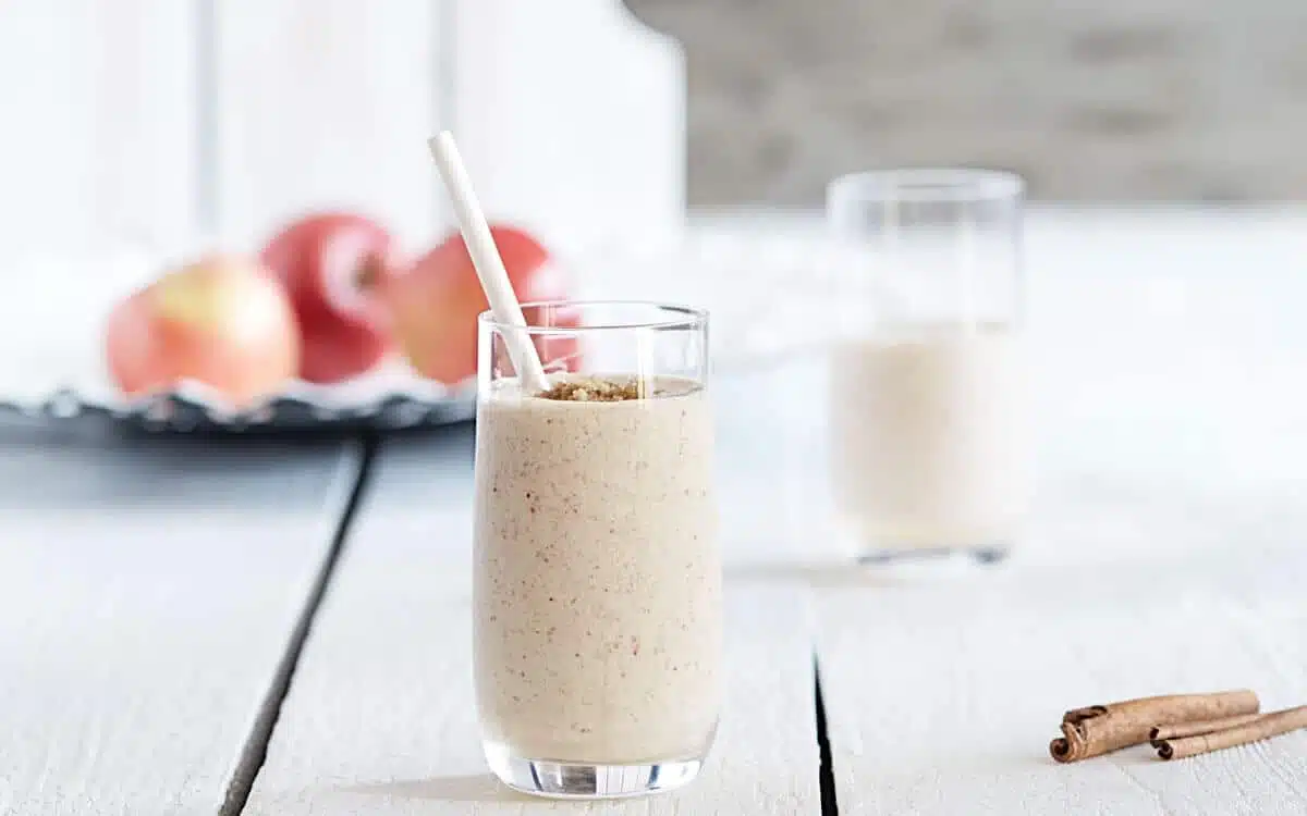batido helado rapido de manzana y melocoton con leche y yogur