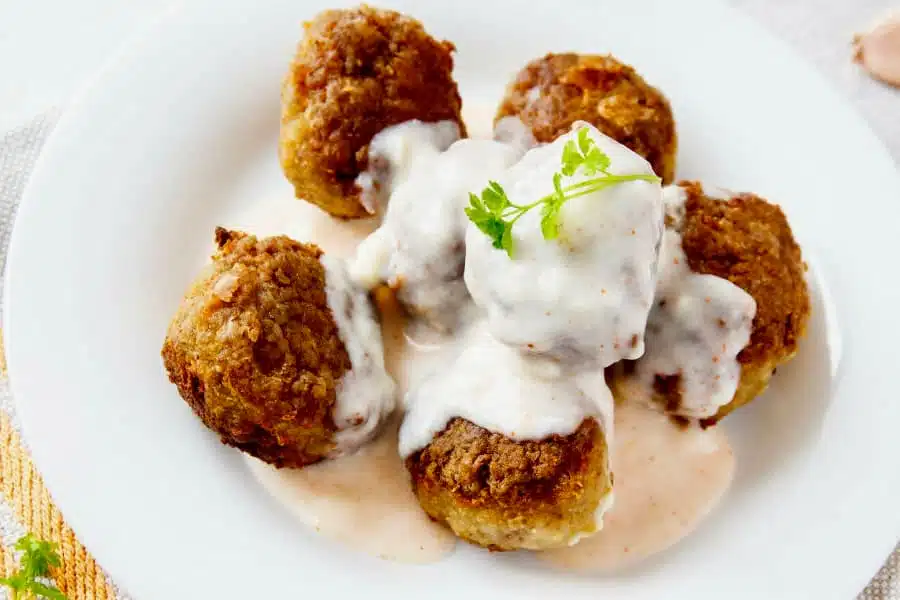 ALBONDIGAS con SALSA de QUESO PARMESANO 1