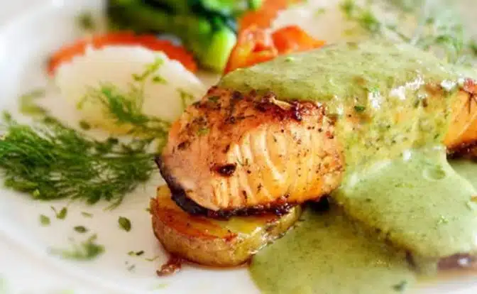SALMON EN SALSA DE BROCOLI