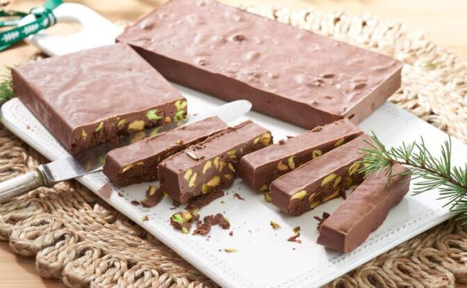 Turrón de Chocolate con Pistachos