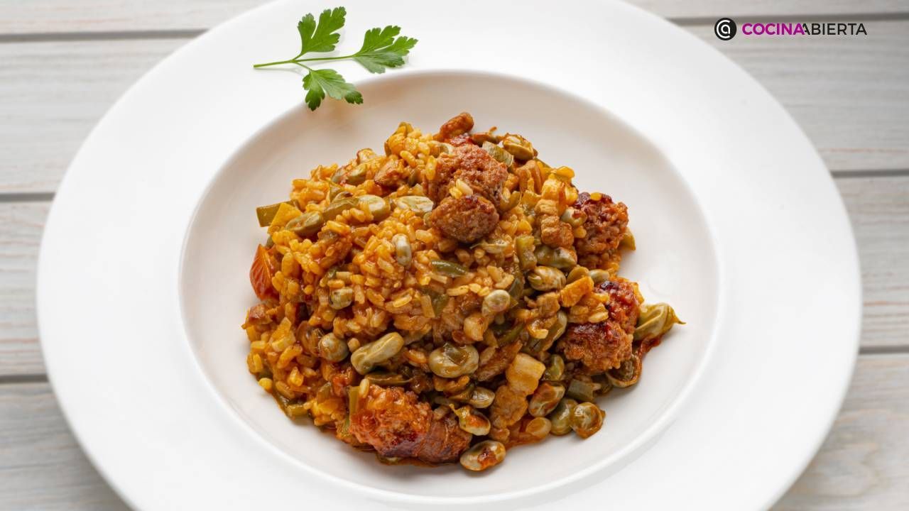 ARROZ con HABITAS tiernas y CHORIZO