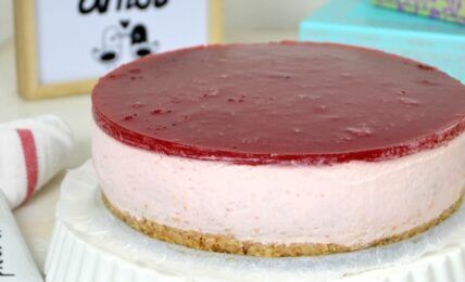 TARTA de YOGUR y FRESAS