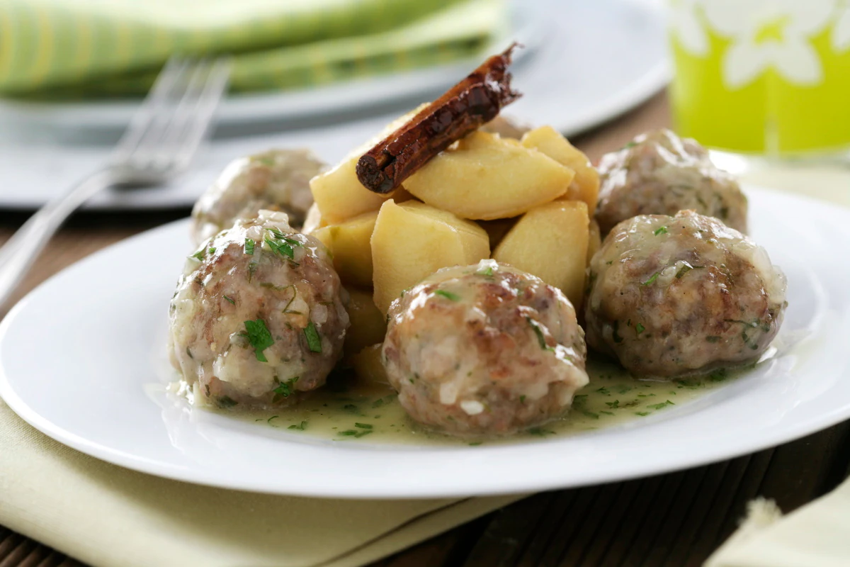 albondigas rellenas de ciruelas pasas 1
