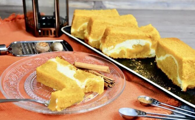 bizcocho de calabaza con remolino de queso