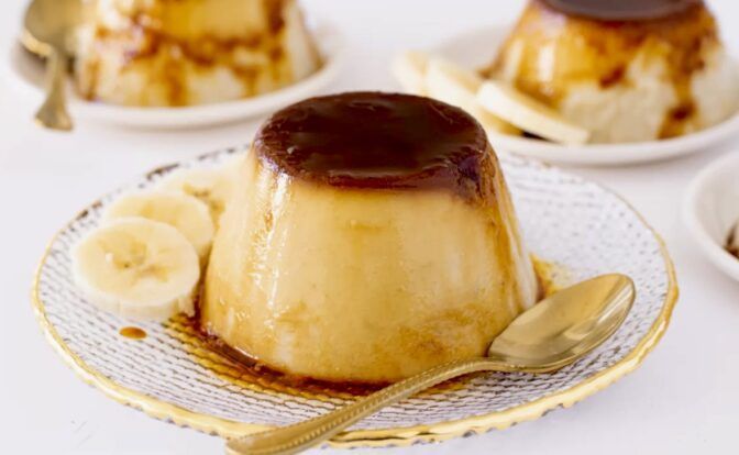 flan de platano en el plato