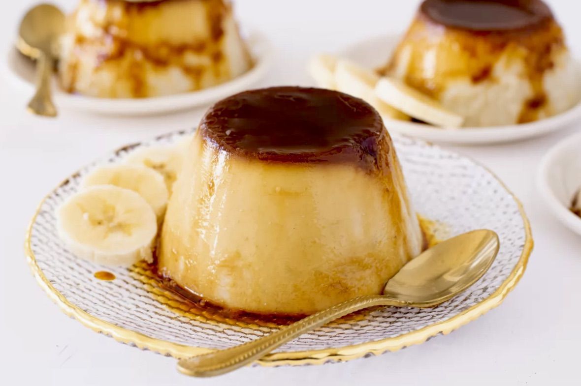 flan de platano en el plato