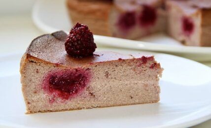 TARTA de REQUESON, YOGUR y MORAS
